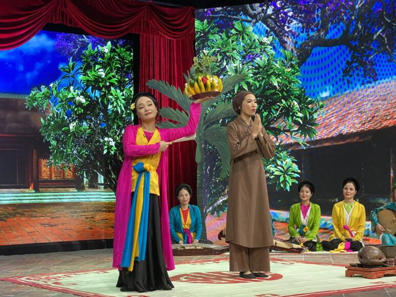 hình ảnh Thị Mầu lên chùa