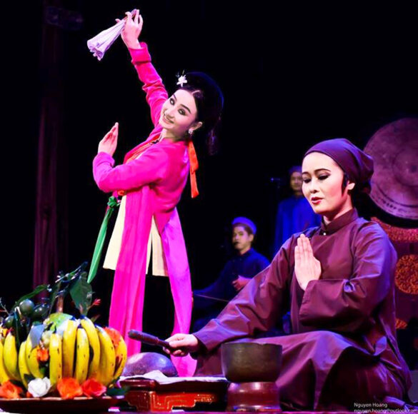 Hình ảnh Thị Mầu lên trên sân khấu