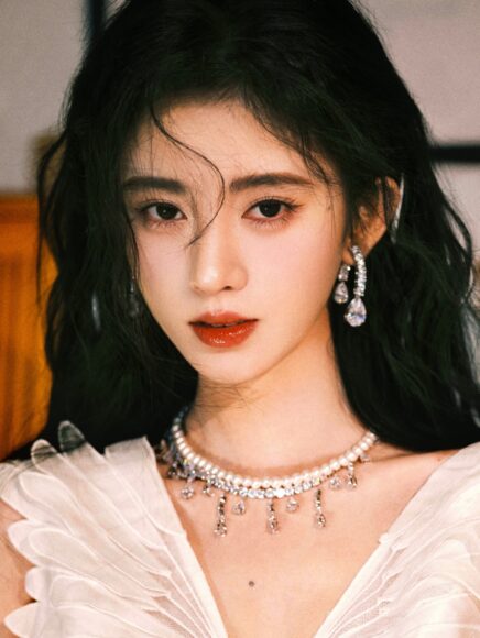 hình Cúc Tịnh Y chân dung cực đẹp