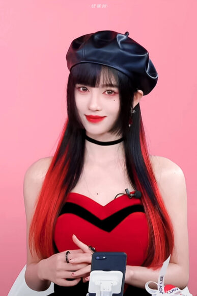 hình Cúc Tịnh Y cực lạ với phong cách mới