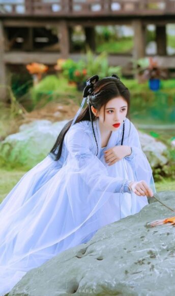 hình Cúc Tịnh Y đóng phim cổ trang