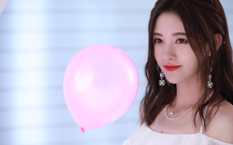 hình Cúc Tịnh Y góc nghiêng xinh đẹp