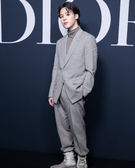 hình Jimin mặc vest của Dior