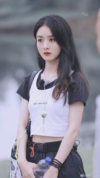 hình Triệu Lệ Dĩnh cá tính, trẻ trung