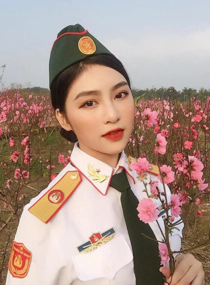 ảnh cô gái hot nhất hôm nay- hot girl quân phục