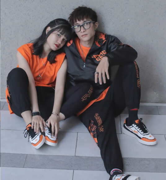 Hình ảnh Tizi Đích Lép phối đồ đôi phong cách street