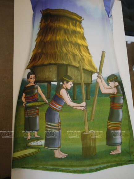 Vẽ tranh sắc màu Tây Nguyên với những cô gái đang giã gạo