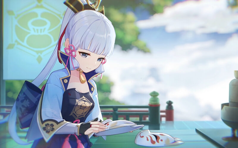 Hình Ayaka và chiếc mặt lạ