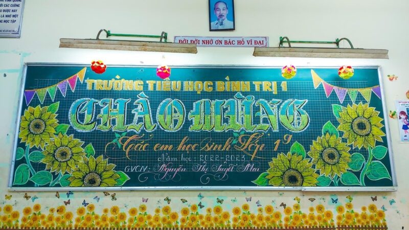 Mẫu trang trí bảng khai giảng chào mừng các em học sinh lớp 1