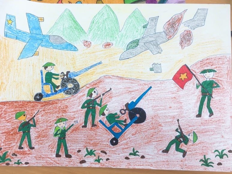 tranh vẽ Chiến thắng Điện Biên Phủ vẽ các chiến sĩ chiến đấu với máy bay