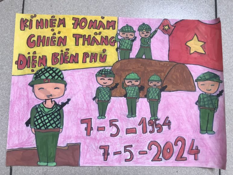 Vẽ tranh Chiến thắng Điện Biên Phủ các chiến sĩ đứng nghiêm